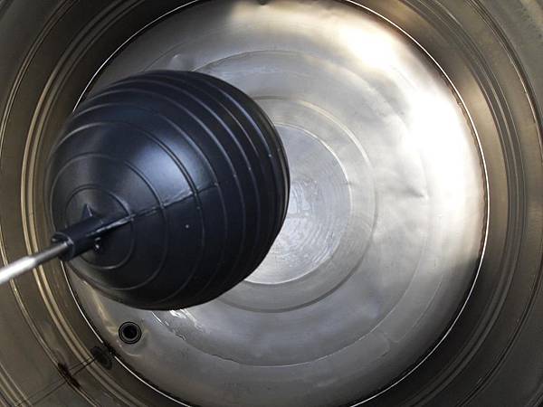 白鐵水塔清洗後