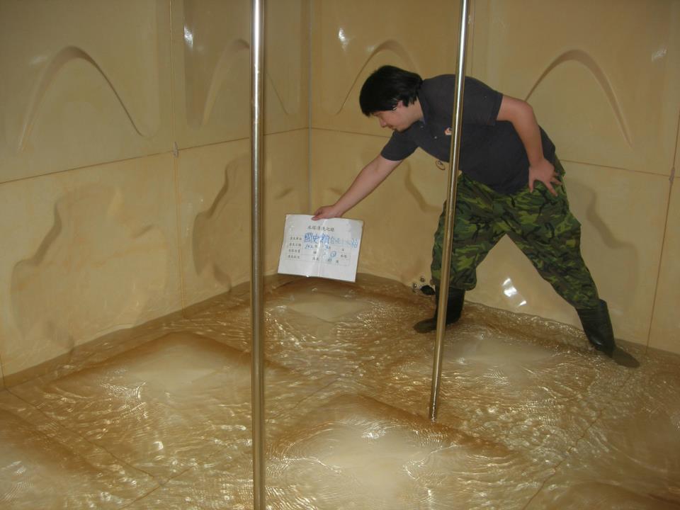 FRP水箱清洗照片