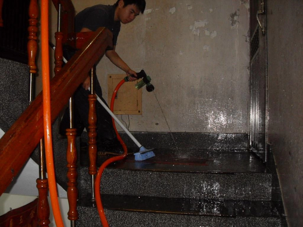 清洗樓梯