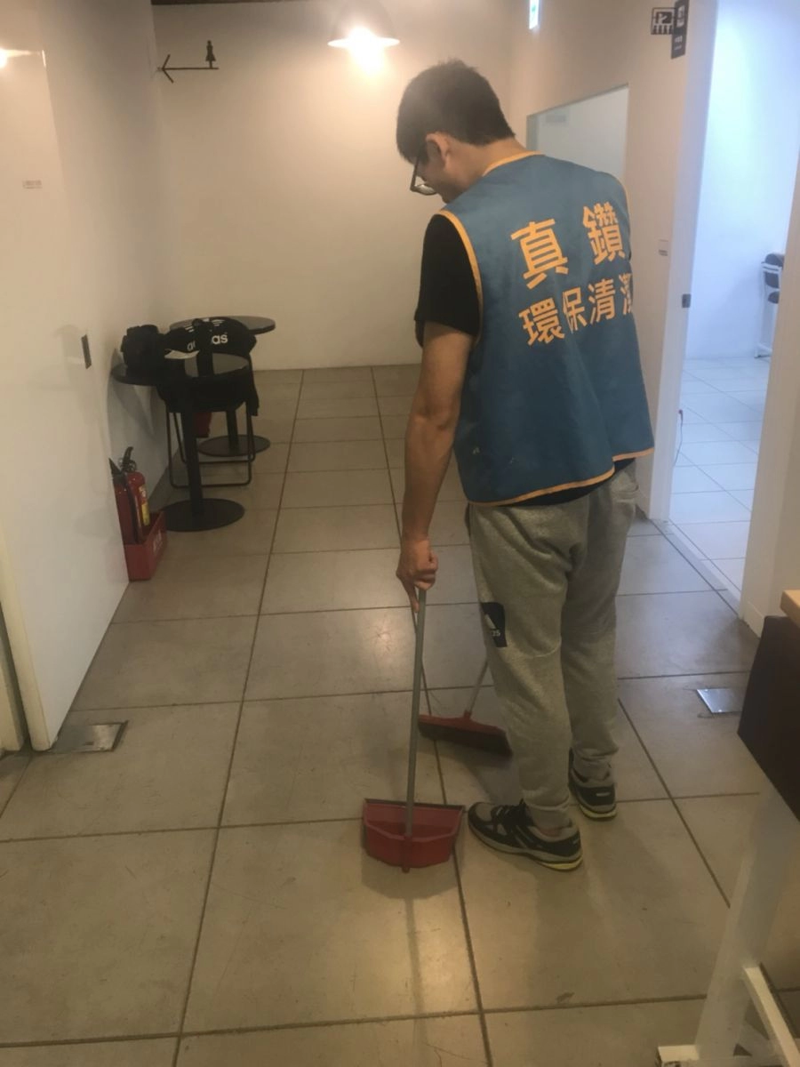 走廊清掃