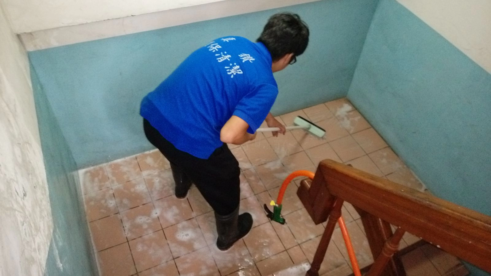 地下室階梯清洗