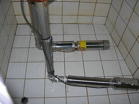 三重正義北路 - 磁磚水塔清洗